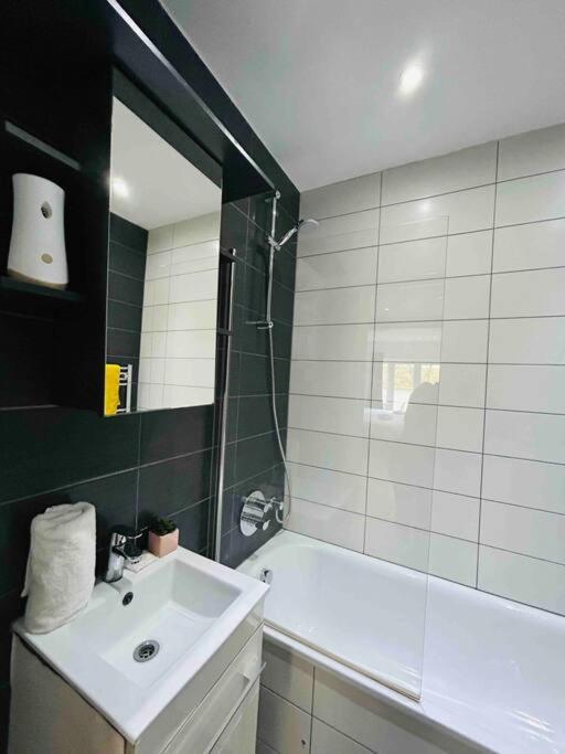 Modern Studio Near Bethnal Green ลอนดอน ภายนอก รูปภาพ
